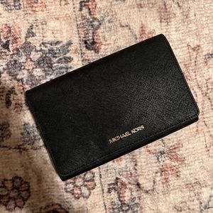 Michael Kors wallet black.
